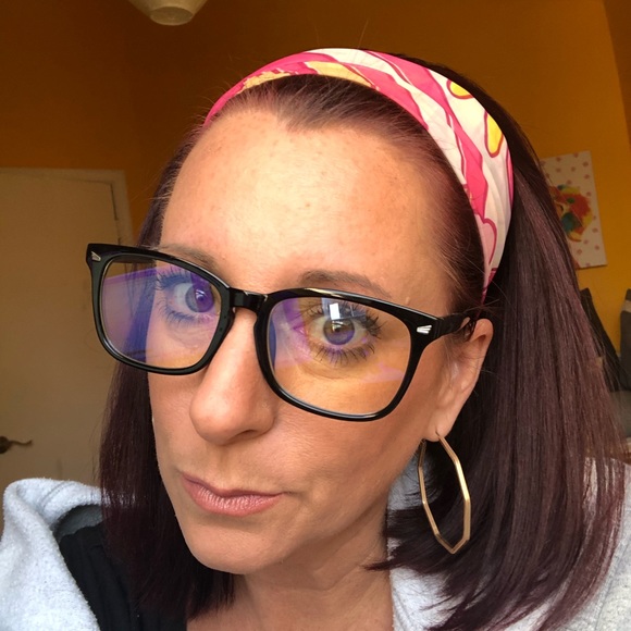 Meet your Posher, Jeannie - Picture 3 of 5